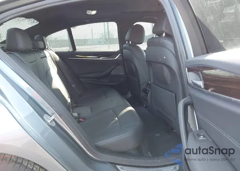 2021 BMW 530I xDrive z USA, uszkodzony, nr VIN WBA13BJ04MWW89577